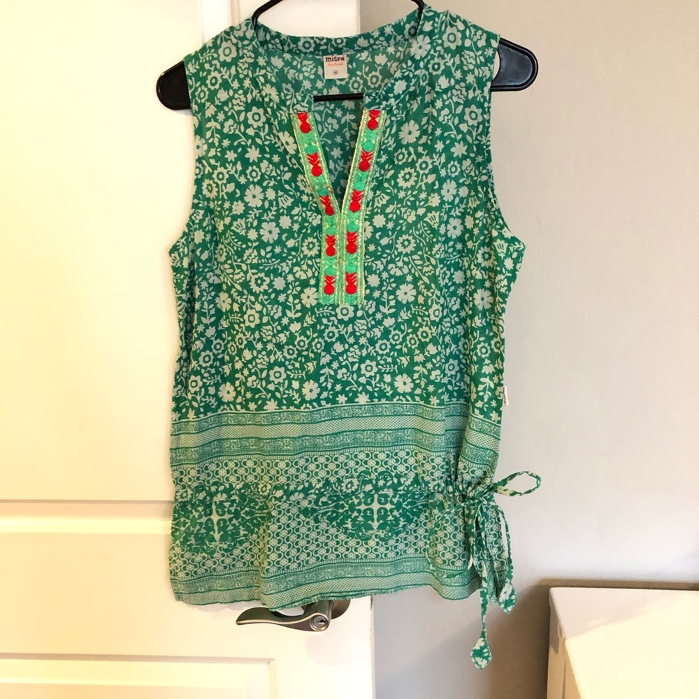 Thailand 🇹🇭 sleeveless top with tie on the side